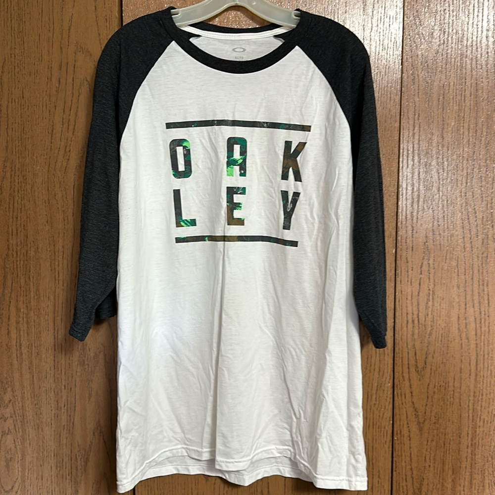 Oakley men’s quarter length t shirt